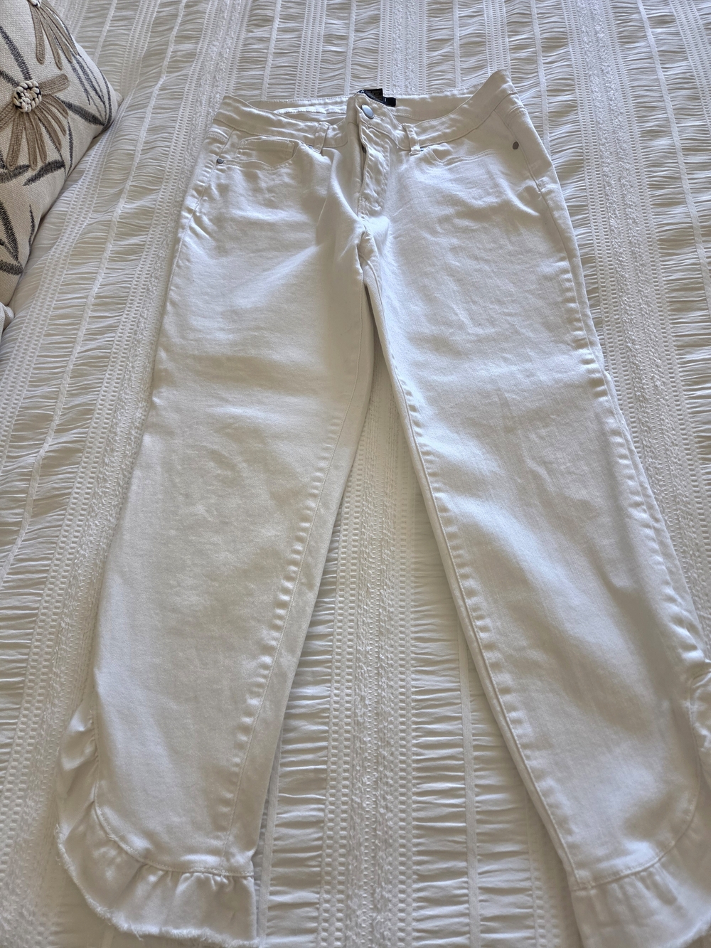 Baccini White Cropped Ankle Pants with Ruffle Hem